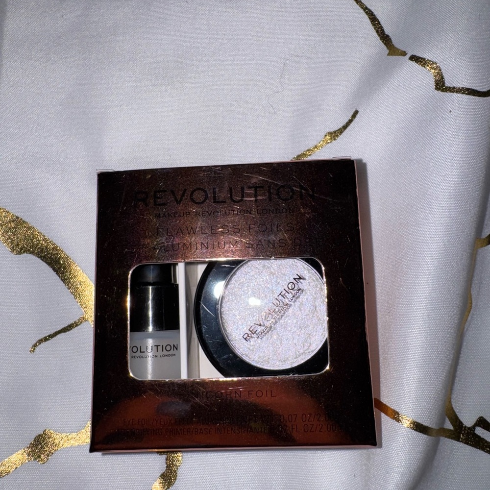 Revolution Flawless Foil Primer Set - Silver